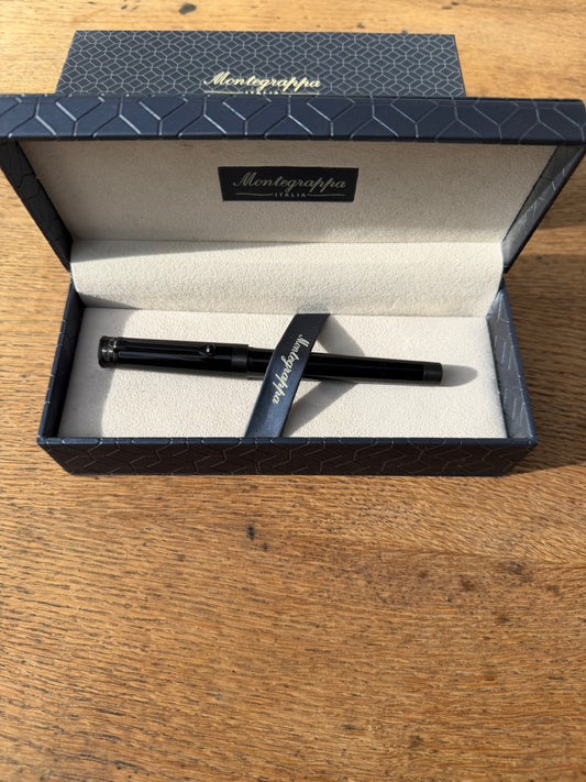 Montegrappa juodas plunksnakotis, patamsinto metalo (gunmetal) akcentai