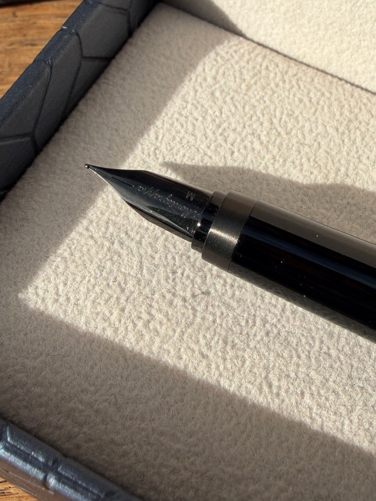 Montegrappa juodas plunksnakotis, patamsinto metalo (gunmetal) akcentai