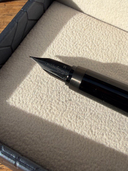 Montegrappa juodas plunksnakotis, patamsinto metalo (gunmetal) akcentai
