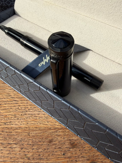 Montegrappa juodas plunksnakotis, patamsinto metalo (gunmetal) akcentai
